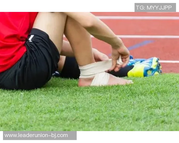 足球生绷带的奇妙之旅如何帮助运动员恢复与提升竞技状态